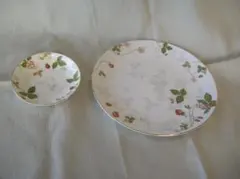 廃版　美品　ウェッジウッド　ワイルドストロベリー　パステル　中皿＋ 小皿　色違い