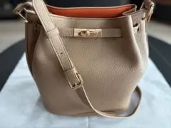 【美品】アンタイトル キャメルショルダーバッグ　ポーチ付きのサムネイル