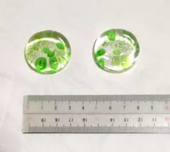 緑色模様の円形箸置き　2個セット　ガラス製　直径約3.4cm