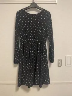新品 アースミュージックアンドエコロジーワンピース トップス 水玉 ドット柄 紺