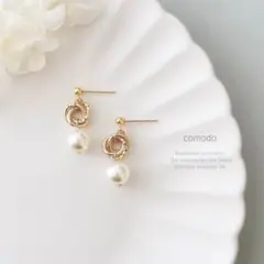 №111 スワロフスキー 1粒パール ピアス／イヤリング サージカルステンレス◎