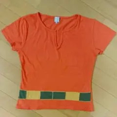 コムサ 首スリット オレンジ Tシャツ