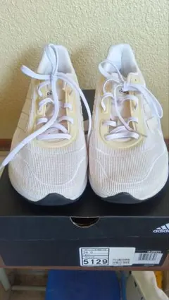 adidas スニーカー　ファルコンラン