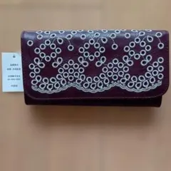ワインレッド 刺繍デザイン 長財布