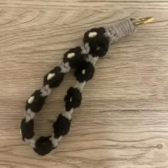 パラコード　ハンドストラップ　スマホストラップ　黒　ブラック　お花　ストラップ
