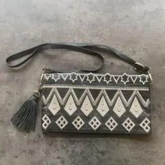 Anisha×BEAMS LIGHTS / 刺繍 クラッチバッグ