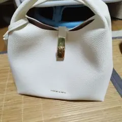 Chance アクセントバケットバッグCHARLES & KEITH新品のサムネイル
