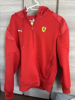 puma フェラーリ　ジップパーカー　mサイズ
