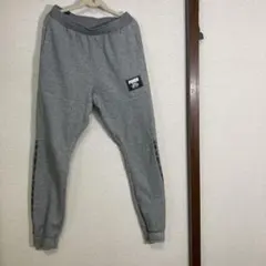 PUMA グレー スウェットパンツ　メンズSサイズ