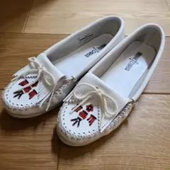 2026年最新】Minnetonka カラー：ホワイト系 レディース モカシンの