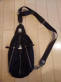 ショルダーバッグ　黒　ジャンク