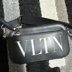 VALENTINO ブラック ショルダーバッグ