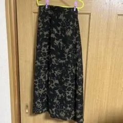 GU 花柄ロングスカート Sサイズ 黒/カーキ