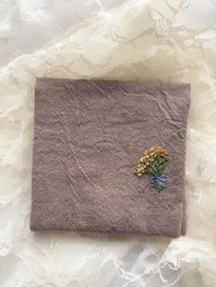 ハンドメイド　サニタリーケース　ぺたんこポーチ　グレー　花束刺繍