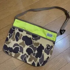 BLUE LUG サコッシュ カモ柄
