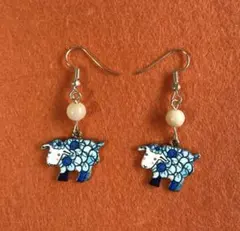 動物モチーフ　羊デザイン ピアス(両耳用)