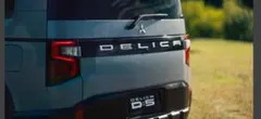 2026デリカD:5 リアガーニッシュ 新車外し 2026年最新型デリカD5 純正リアガーニッシュ エンブレム新車外し 引取