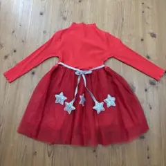 赤い星型装飾の長袖ワンピース