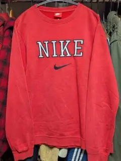 NIKE　刺繍　センターロゴ　スウェット　人気デザイン　レッド