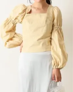 スピックアンドスパン バックシャーリング スクエアネックブラウス