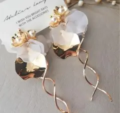 フラワーモチーフ イヤリング ゴールド ブライダル