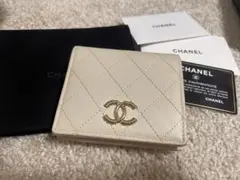 CHANEL キャビアスキン　二つ折り財布　ホワイトのサムネイル