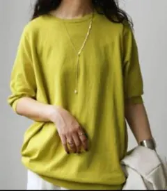 ゆったりシルエット 黄緑色Tシャツ 半袖