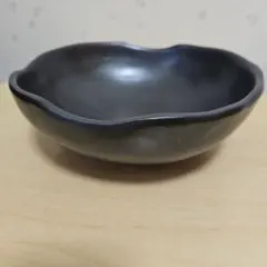 黒い波状ボウル 陶器製