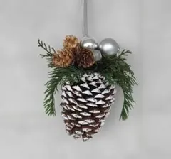 クリスマスオーナメント 松ぼっくり レッドベリー - メルカリ