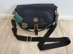 【訳あり】トリーバーチ ナイロン 2wayショルダーバッグ 黒 チャーム付 金具