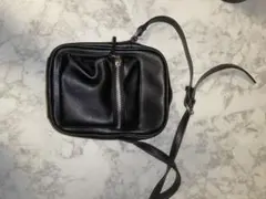 ス*ー様 ブラックレザーショルダーバッグ
