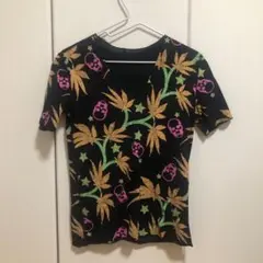 美品です　スカル リーフ柄 Vネック Tシャツ ブラックのサムネイル