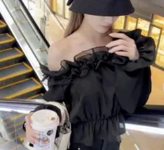 Rady フリルデザイン ブラックトップス Sサイズのサムネイル