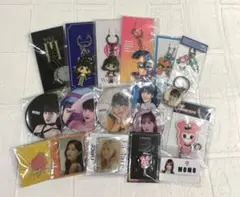 TWICE モモ グッズ まとめ売り キーホルダー 缶バッジ ピンバッジ ネーム