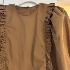 フリル付きブラウン長袖シャツ　ZARA