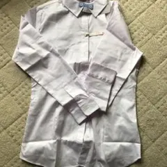 薄紫の長袖シャツ