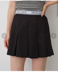NICE CLAUP ロゴテーププリーツミニスカパン ブラックのサムネイル
