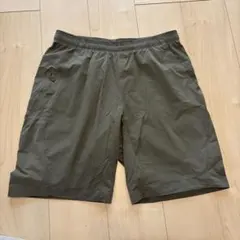 アークテリクス　メンズ 軽量ストレッチ ショートパンツ カーキ　Sのサムネイル