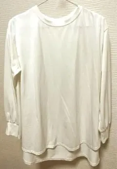 シンプル長袖Tシャツ