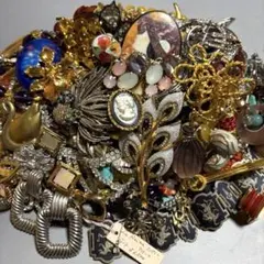 （12）アクセサリー　イミテーション　ネックレス　ピアス　指輪　ブローチ