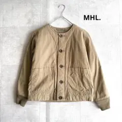 美品✨MHL. コットン ノーカラー 中綿 ブルゾン ベージュ - メルカリ