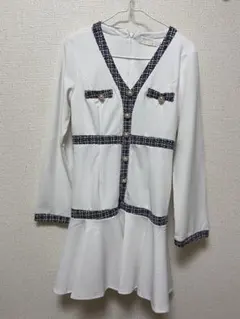 ホワイト Aライン ミニワンピース 長袖