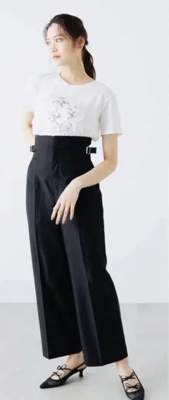 新品　未使用　JILL by JILL STUART フラワーモチーフTシャツのサムネイル