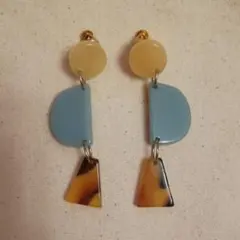 イヤリング　べっこう調×ブルー系×クリーム系