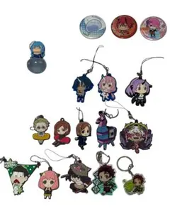 ミニキャラクターフィギュア、キーホルダー、缶バッチ詰め合わせセット！