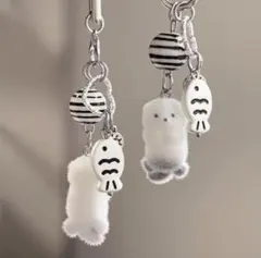 ラッコ ぬいぐるみ キーホルダー ホワイト 魚チャーム バッグチャーム