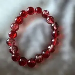 赤いクラッシュビーズのブレスレット