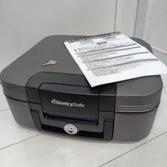 セントリー Sentry ポータブル耐火・防水保管庫 CHW20101