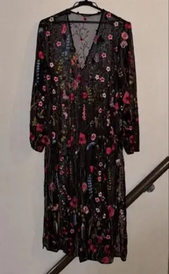 美品　オーガンジー　花柄　刺繍　Vネック　ワンピース　ZARA ザラ　シースルー
