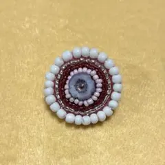 ビーズ刺繍ブローチ　ハンドメイド